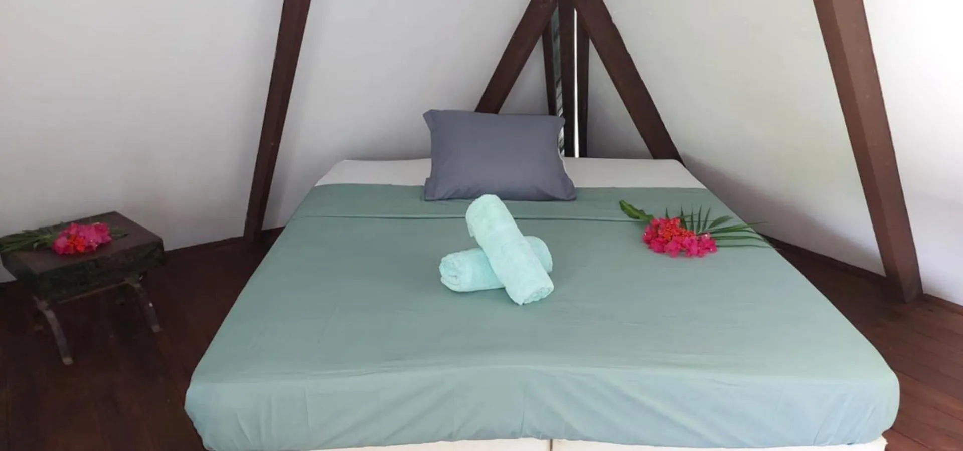 Tiahura Lodge Haapiti